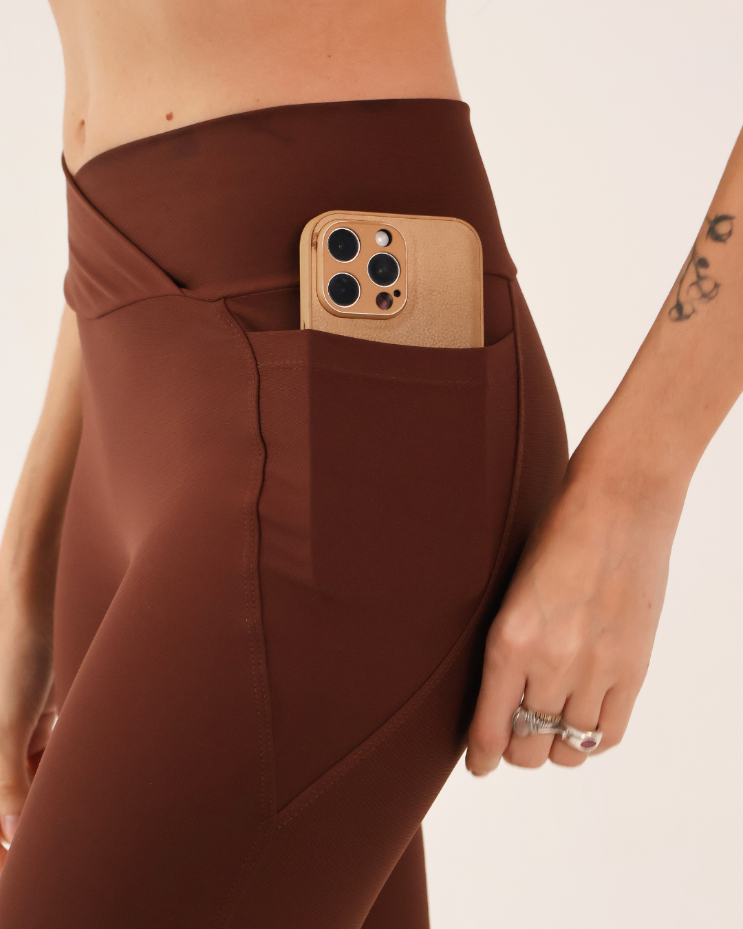 Costas da Legging Active Matte &mdash; caimento e compress&atilde;o